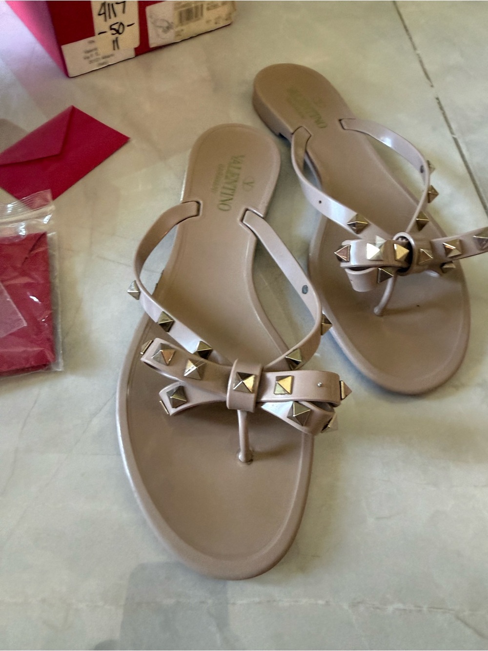Valentino Garavani Rockstud Jelly Thong Sandals – Nude Beige Size 10 - Picture 3 of 7